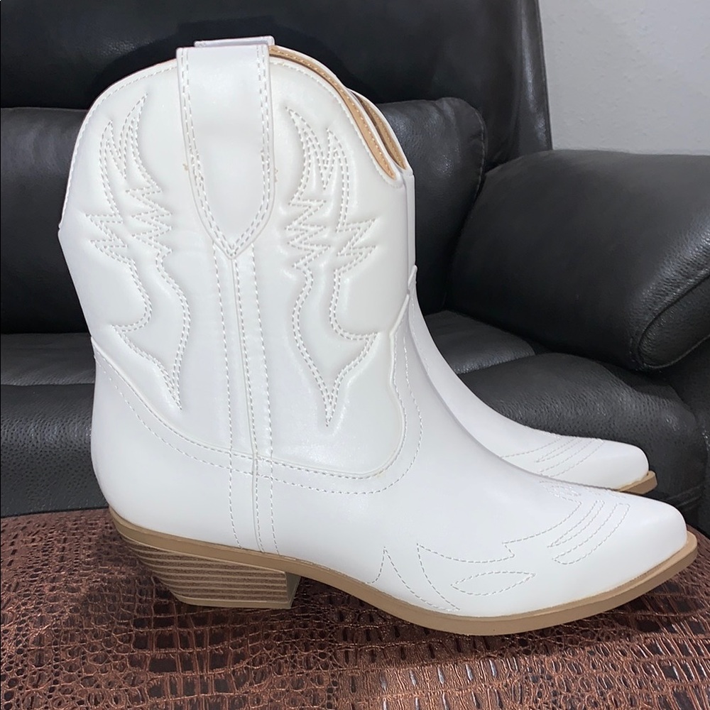 White Sticked Western Ankle Boots Size 8 - Picture 7 of 15